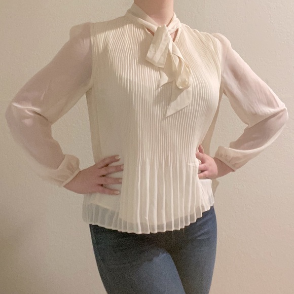 Cream/White Top with Bow - Picture 2 of 5